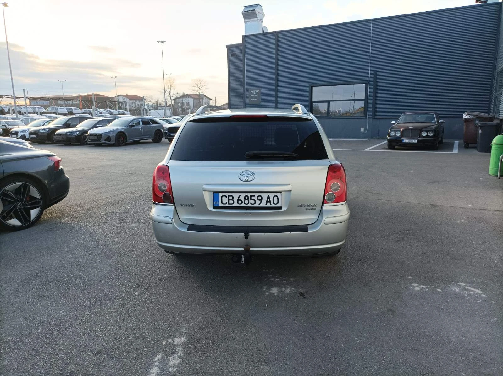 Toyota Avensis Avensis  2.2 Dizel TOP, снимка 10 - Автомобили и джипове - 54161455