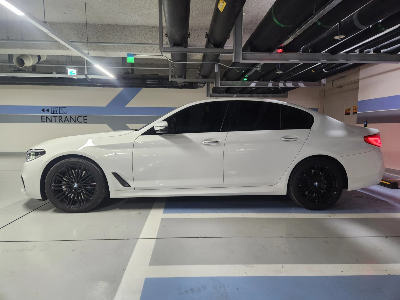 BMW 540 * DISTRONIC * Bowers & Wilkins * M PACK, снимка 13 - Автомобили и джипове - 54412134