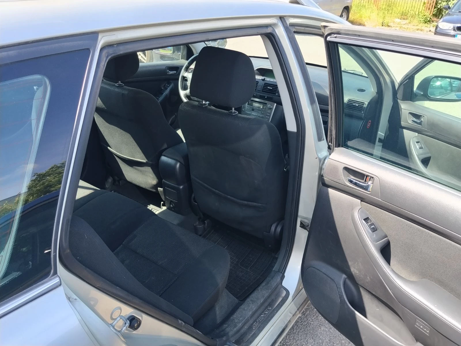 Toyota Avensis, снимка 6 - Автомобили и джипове - 54884092
