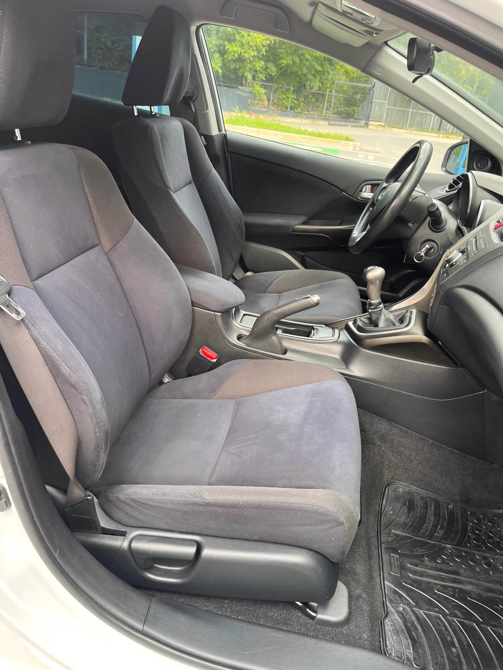 Honda Civic 2.2i-DTEC/150к.с./4 врати/6 скорости, снимка 6 - Автомобили и джипове - 55449757