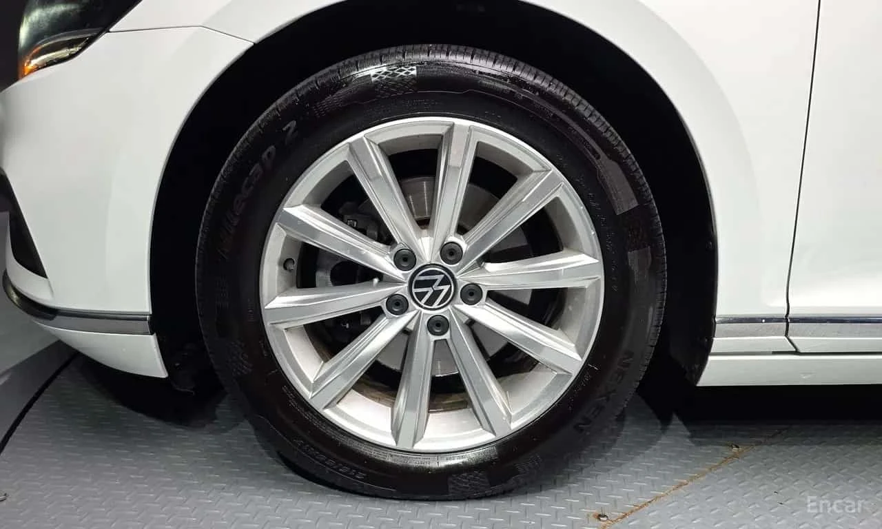 VW Passat * 2.0 TDI Premium * , снимка 5 - Автомобили и джипове - 56199285
