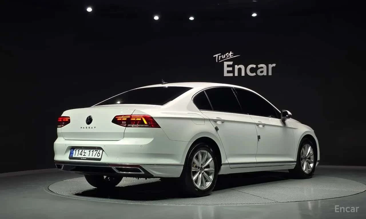 VW Passat * 2.0 TDI Premium * , снимка 2 - Автомобили и джипове - 56199285