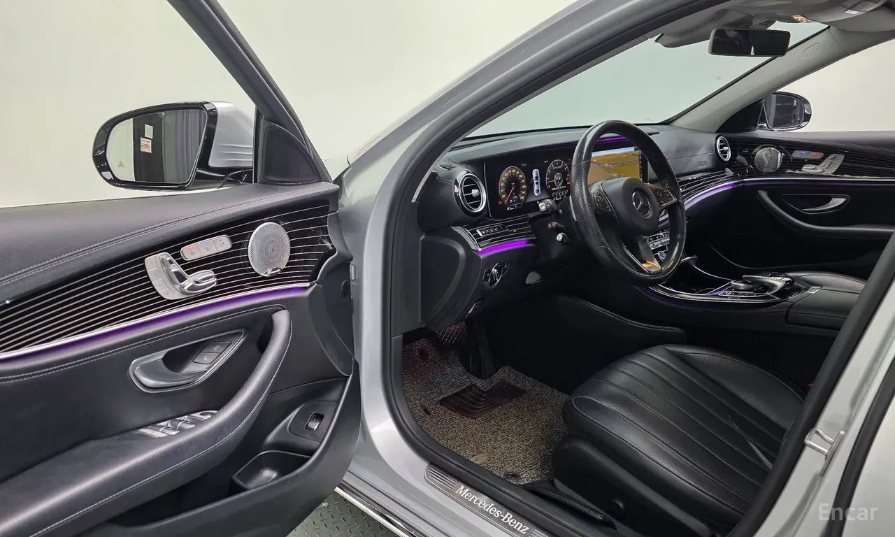Mercedes-Benz E 400 4MATIC* 360 КАМЕРИ* ХЕД-ЪП* КРАЙНА ЦЕНА* , снимка 6 - Автомобили и джипове - 56567406
