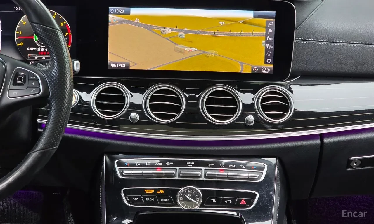 Mercedes-Benz E 400 4MATIC* 360 КАМЕРИ* ХЕД-ЪП* КРАЙНА ЦЕНА* , снимка 12 - Автомобили и джипове - 56567406