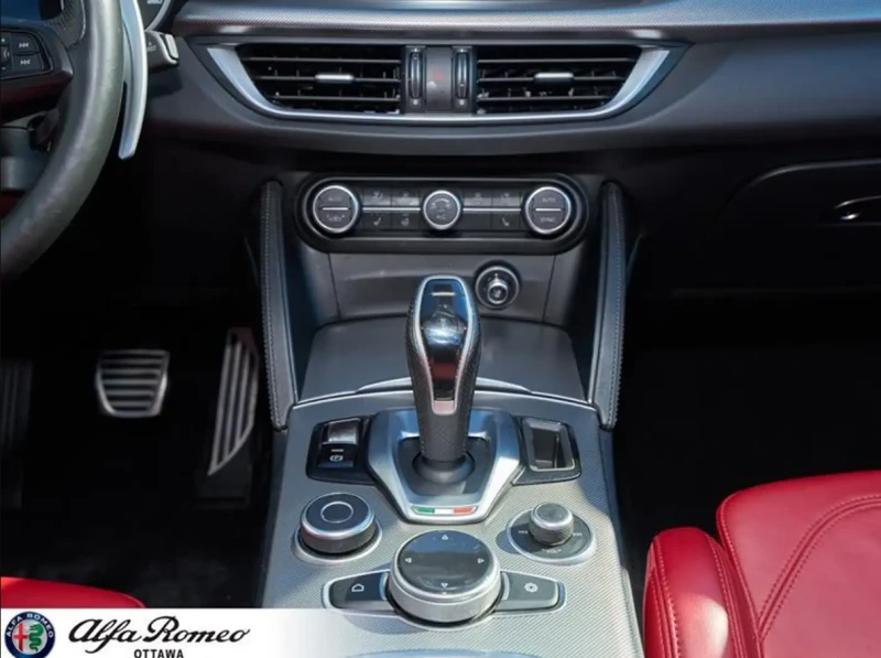 Alfa Romeo Stelvio 2022 Alfa Romeo Stelvio Ti, снимка 8 - Автомобили и джипове - 52400372