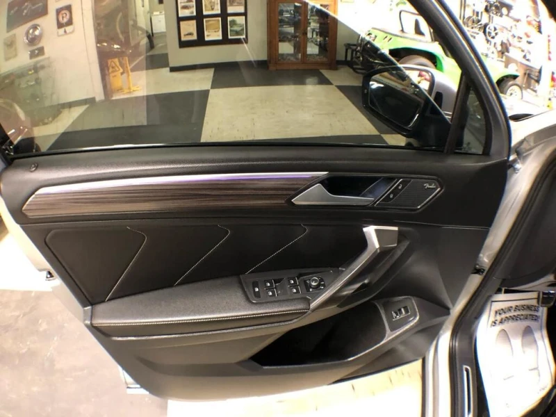 VW Tiguan * HIGHLINE R LINE AWD LEATHER PAN/ROOF NAVI CAMERA, снимка 11 - Автомобили и джипове - 53034795