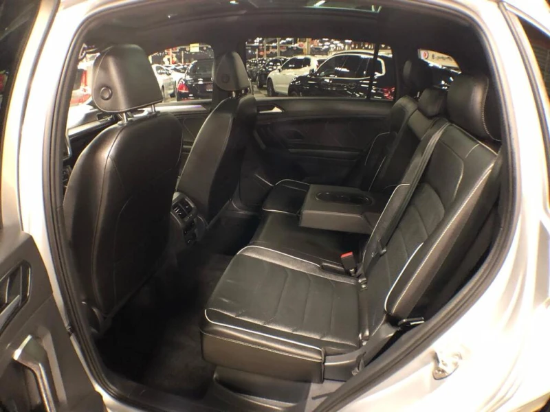 VW Tiguan * HIGHLINE R LINE AWD LEATHER PAN/ROOF NAVI CAMERA, снимка 15 - Автомобили и джипове - 53034795