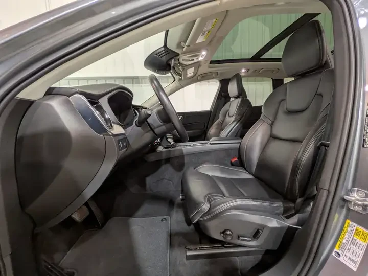 Volvo XC60 T6/INSCRIPTION/ПАНО/КЕЙЛЕС/ОБДУХВАНЕ - изображение 4