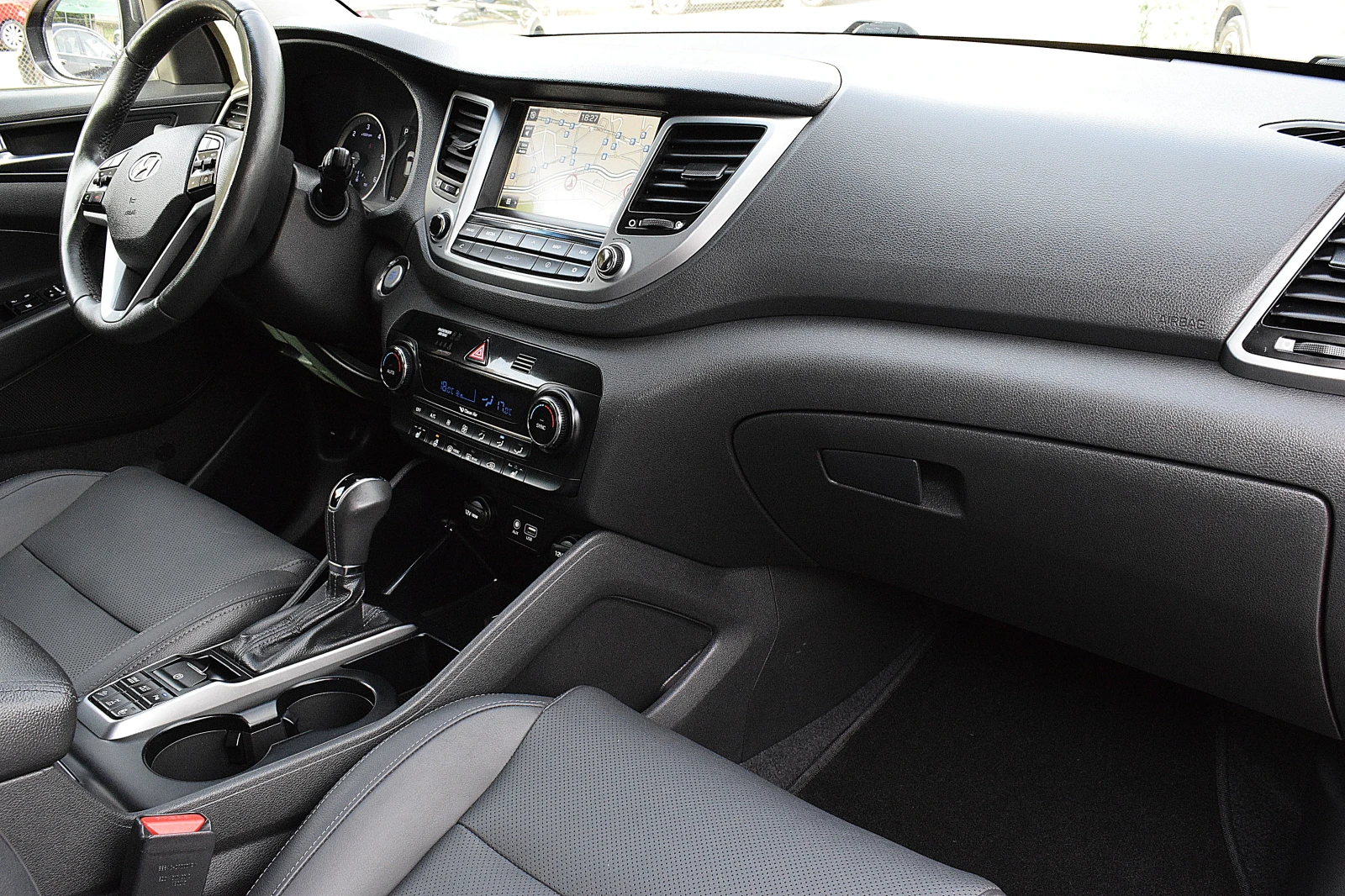 Hyundai Tucson 2.0ШВЕЙЦАРИЯ/VERTEX/4x4/АВТОМАТИК/КАМЕРА, снимка 12 - Автомобили и джипове - 54611536