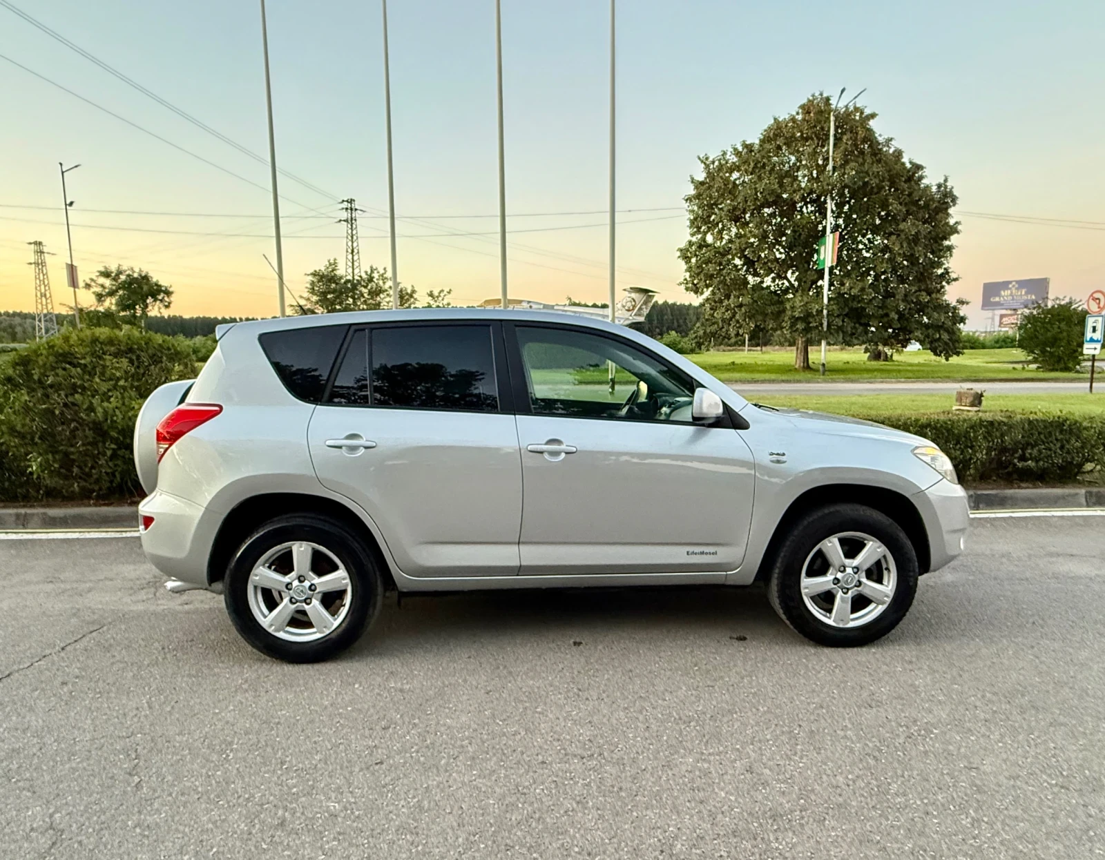 Toyota Rav4 2.2 D4D 4x4, снимка 5 - Автомобили и джипове - 55508730