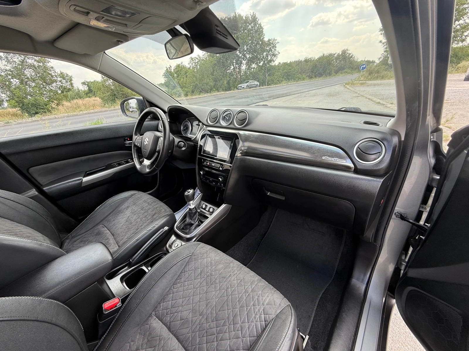 Suzuki Vitara FACELIFT AUT. 4х4.FULL ШВЕЙЦАРИЯ, снимка 11 - Автомобили и джипове - 55592189