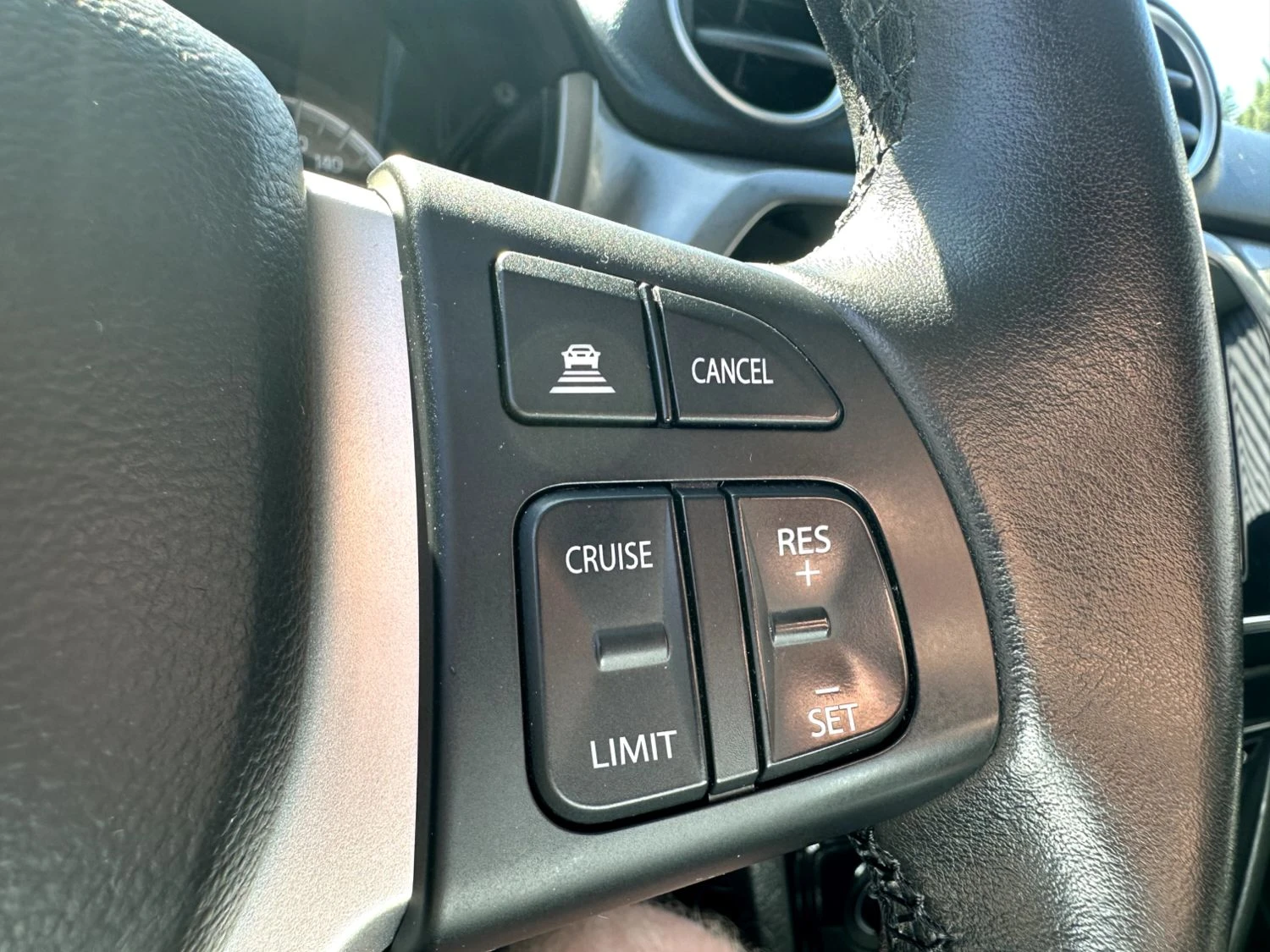 Suzuki Vitara Exclusive 1.6 Бензин, снимка 9 - Автомобили и джипове - 55650004