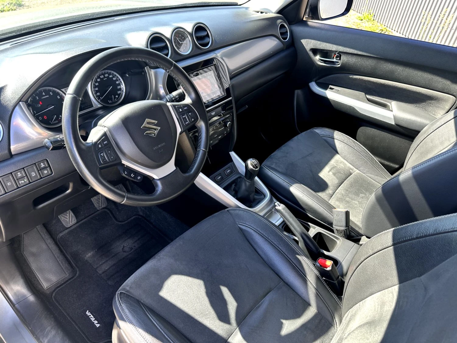 Suzuki Vitara Exclusive 1.6 Бензин, снимка 3 - Автомобили и джипове - 55650004