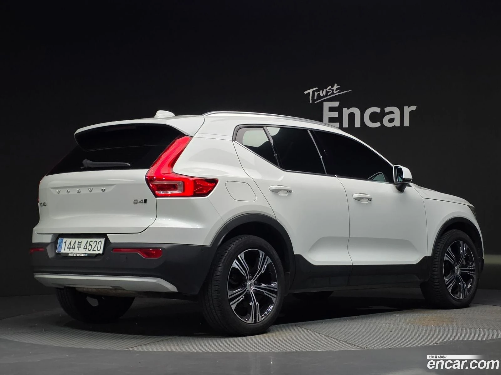 Volvo XC40 B4 Inscription, снимка 2 - Автомобили и джипове - 56661592