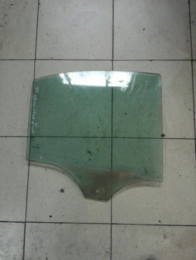 Стъкло задно дясно Мерцедес Ц220 w203 седан