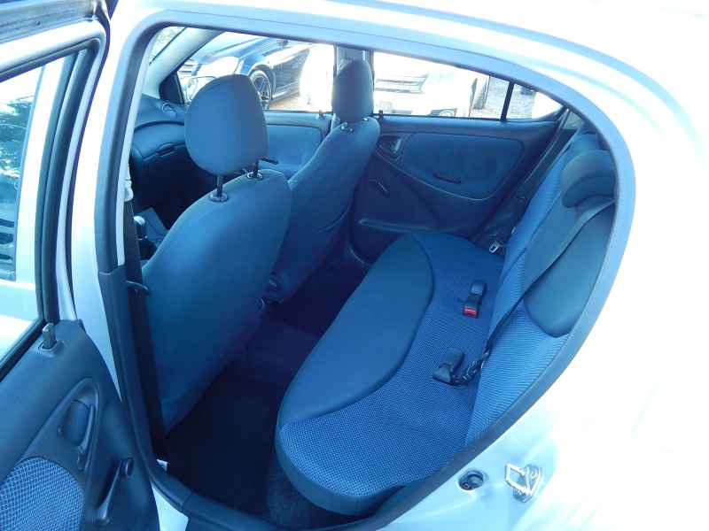 Toyota Yaris 1.0i* ЕВРО4* , снимка 16 - Автомобили и джипове - 46538746