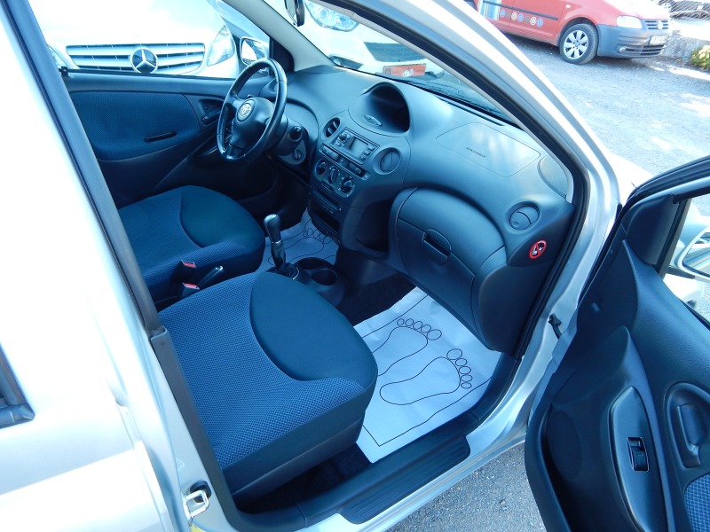 Toyota Yaris 1.0i* ЕВРО4* , снимка 17 - Автомобили и джипове - 46538746