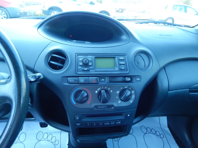 Toyota Yaris 1.0i* ЕВРО4* , снимка 15 - Автомобили и джипове - 46538746