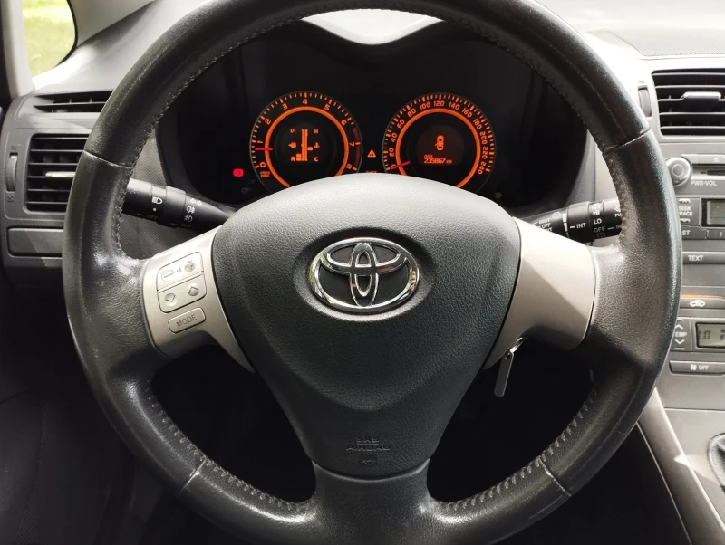 Toyota Auris, снимка 10 - Автомобили и джипове - 49029397