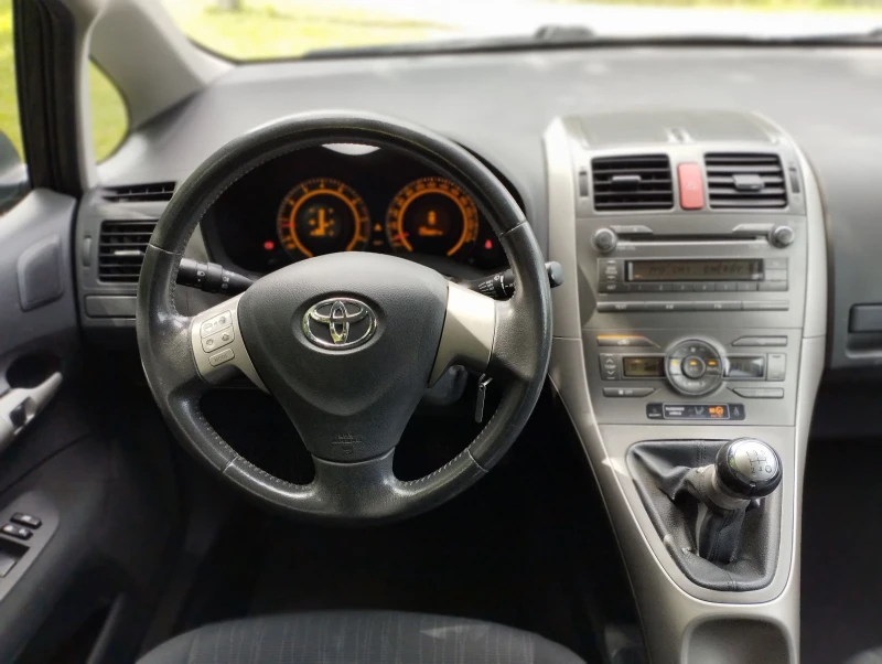 Toyota Auris, снимка 12 - Автомобили и джипове - 49029397