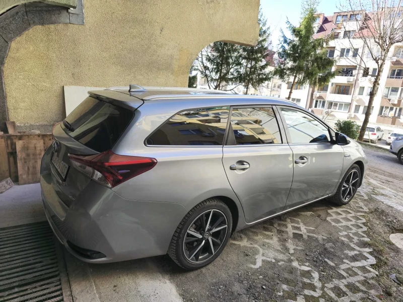 Toyota Auris Hybrid, снимка 4 - Автомобили и джипове - 49466807