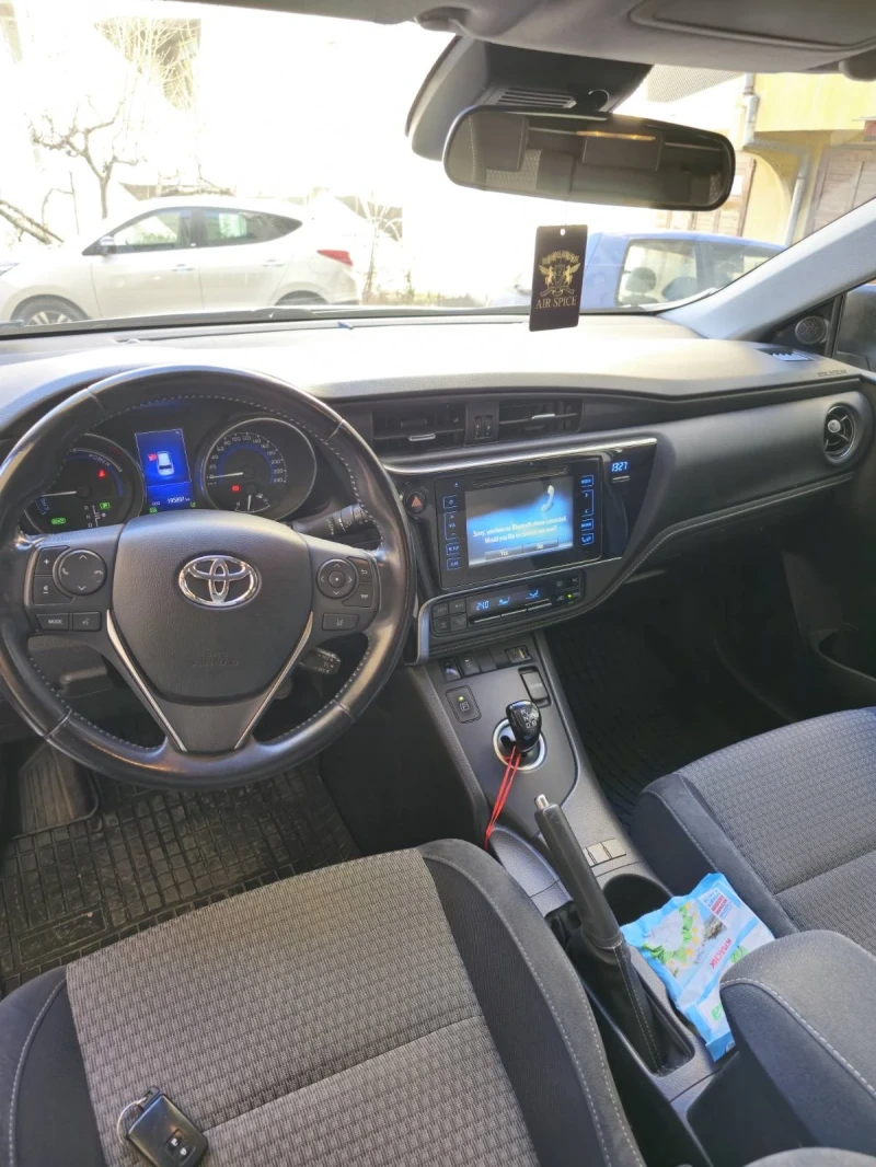 Toyota Auris Hybrid, снимка 8 - Автомобили и джипове - 49466807