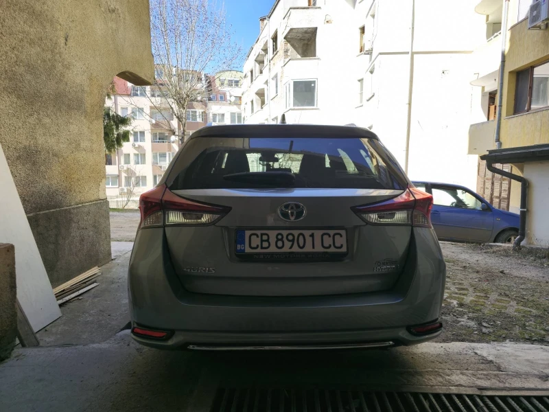 Toyota Auris Hybrid, снимка 5 - Автомобили и джипове - 49466807