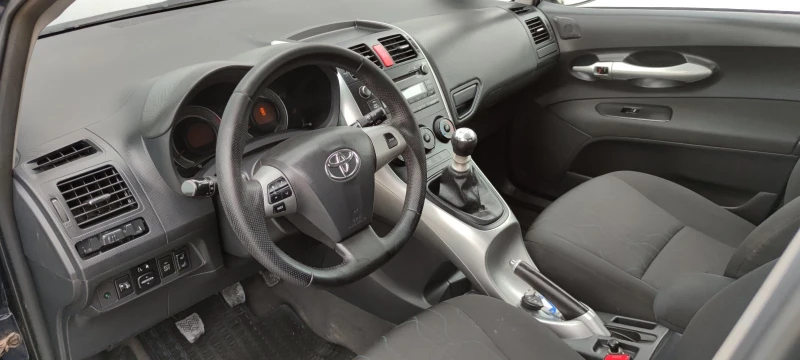 Toyota Auris 1.33VVT-I* FACELIFT* , снимка 10 - Автомобили и джипове - 49549495