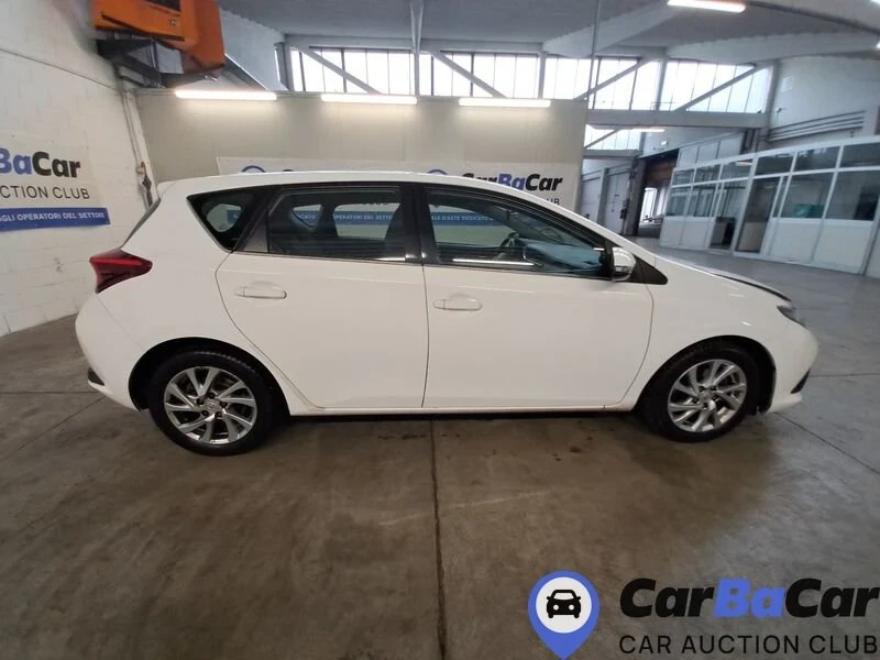 Toyota Auris 1.6D Очакван внос!!!, снимка 4 - Автомобили и джипове - 53288429