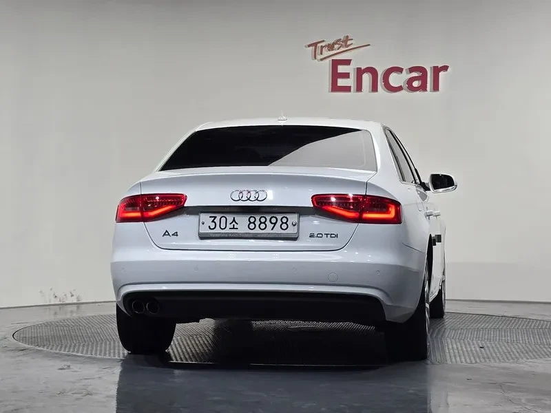 Audi A4 2.0 TDI, снимка 4 - Автомобили и джипове - 53678036