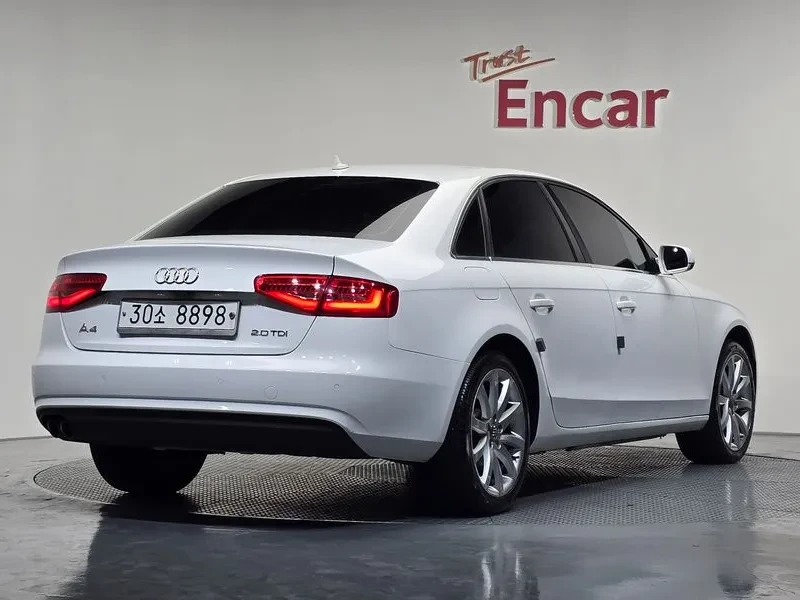 Audi A4 2.0 TDI, снимка 2 - Автомобили и джипове - 53678036