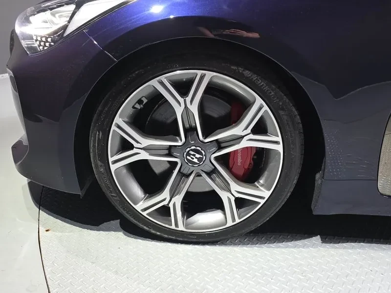 Kia Stinger 3.3 AWD GT - САМО 30% АВАНС, снимка 5 - Автомобили и джипове - 55888080
