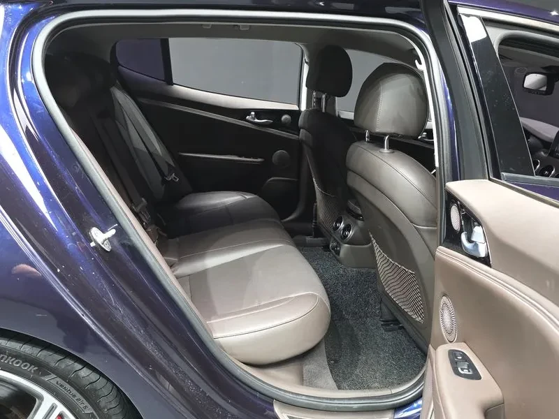 Kia Stinger 3.3 AWD GT - САМО 30% АВАНС, снимка 12 - Автомобили и джипове - 55888080