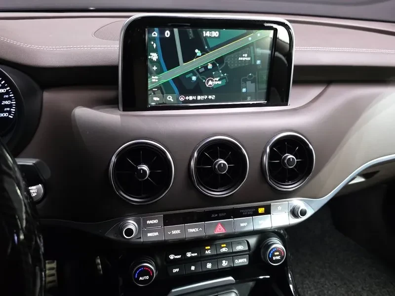 Kia Stinger 3.3 AWD GT - САМО 30% АВАНС, снимка 15 - Автомобили и джипове - 55888080