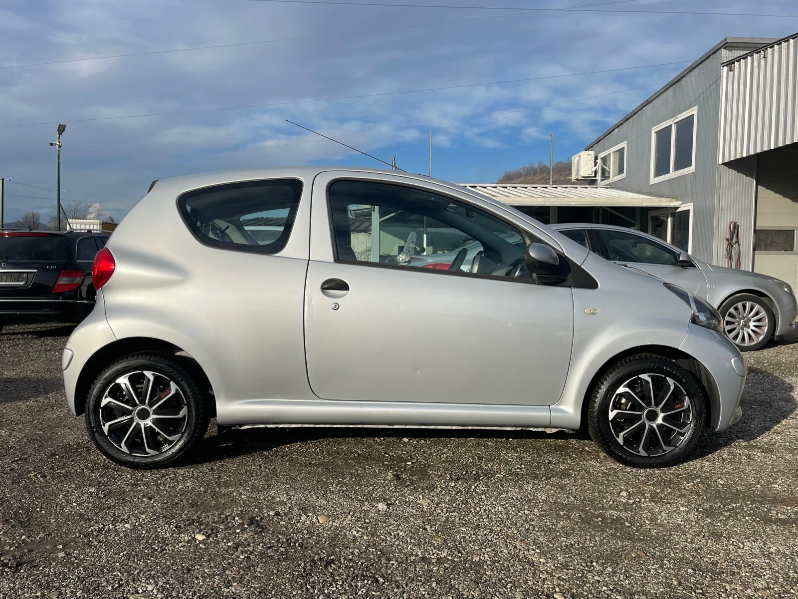 Toyota Aygo 1.0i - 68к.с-99000km! - изображение 6