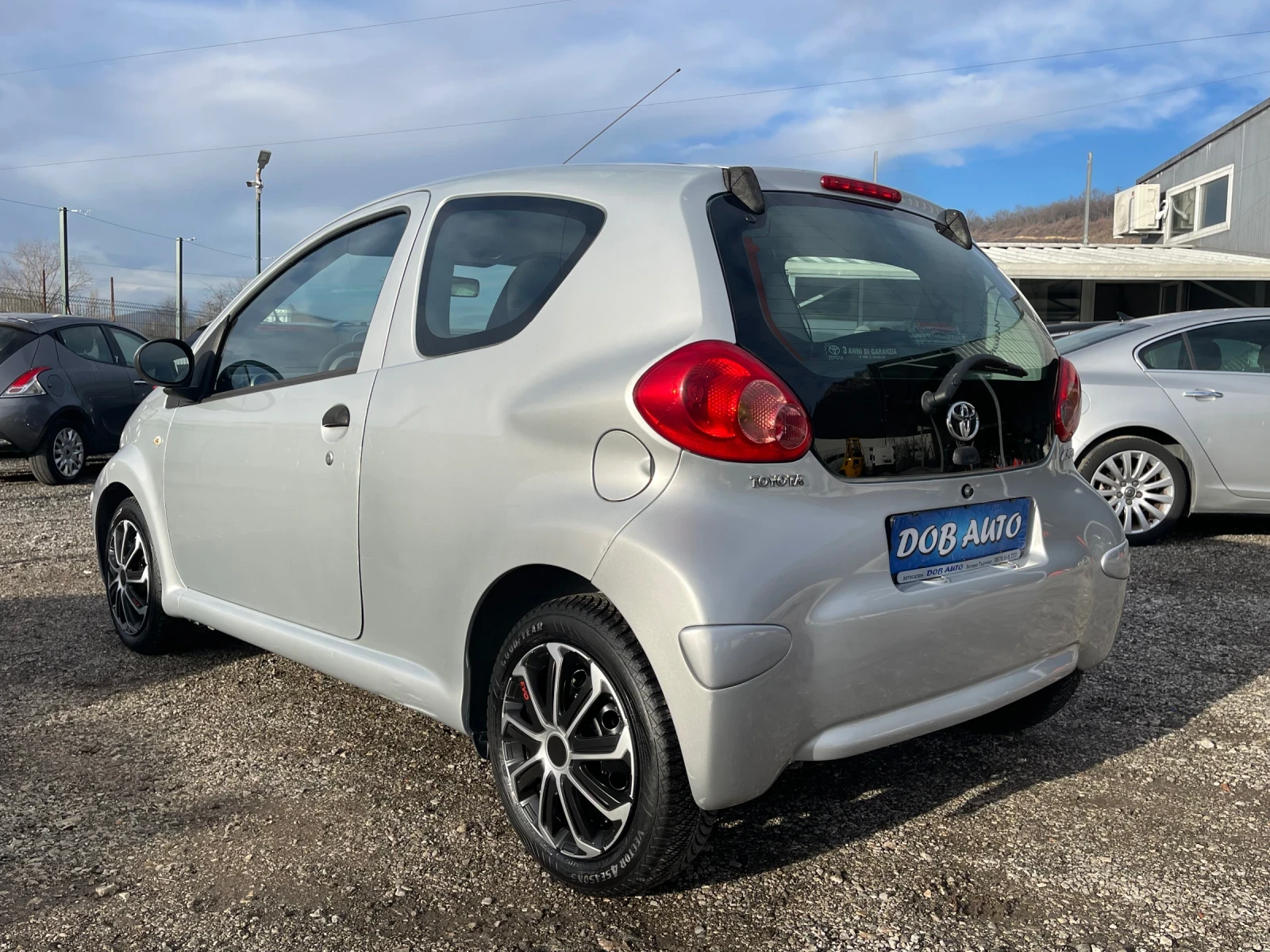 Toyota Aygo 1.0i - 68к.с-99000km! - изображение 3