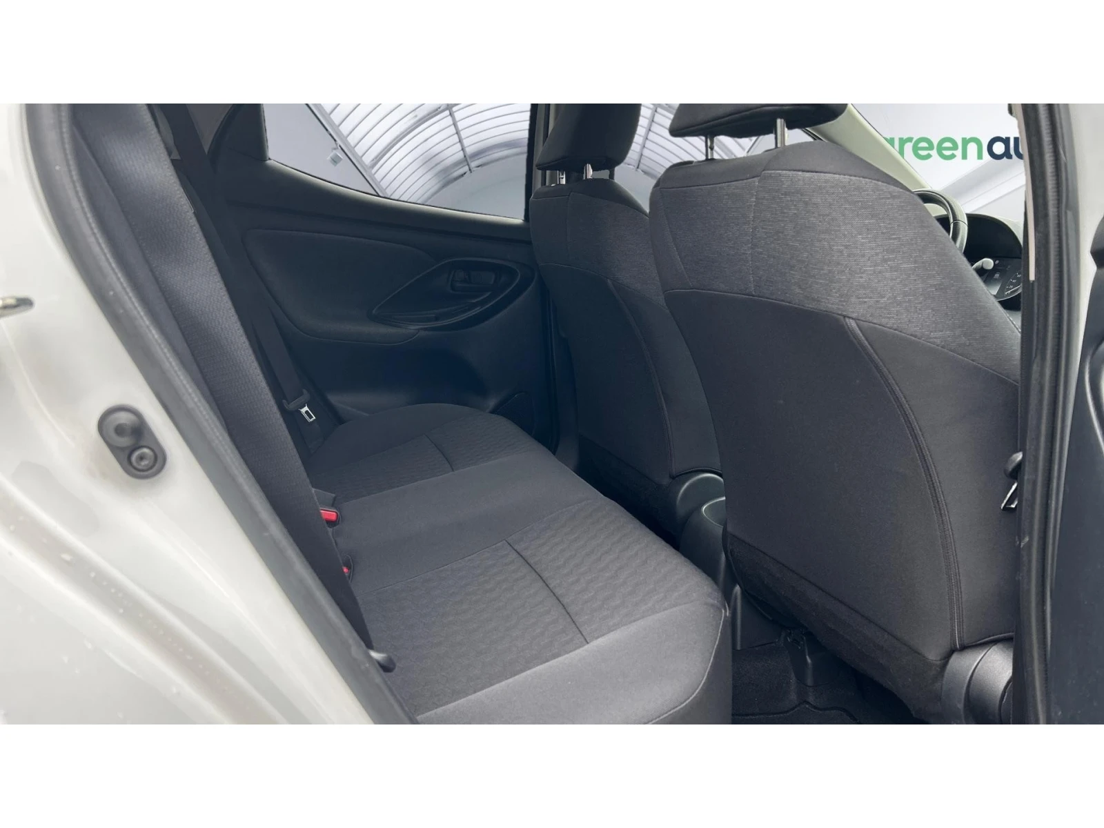 Toyota Yaris 1.5i M/T, Месечна вноска от 344 лв. - изображение 10