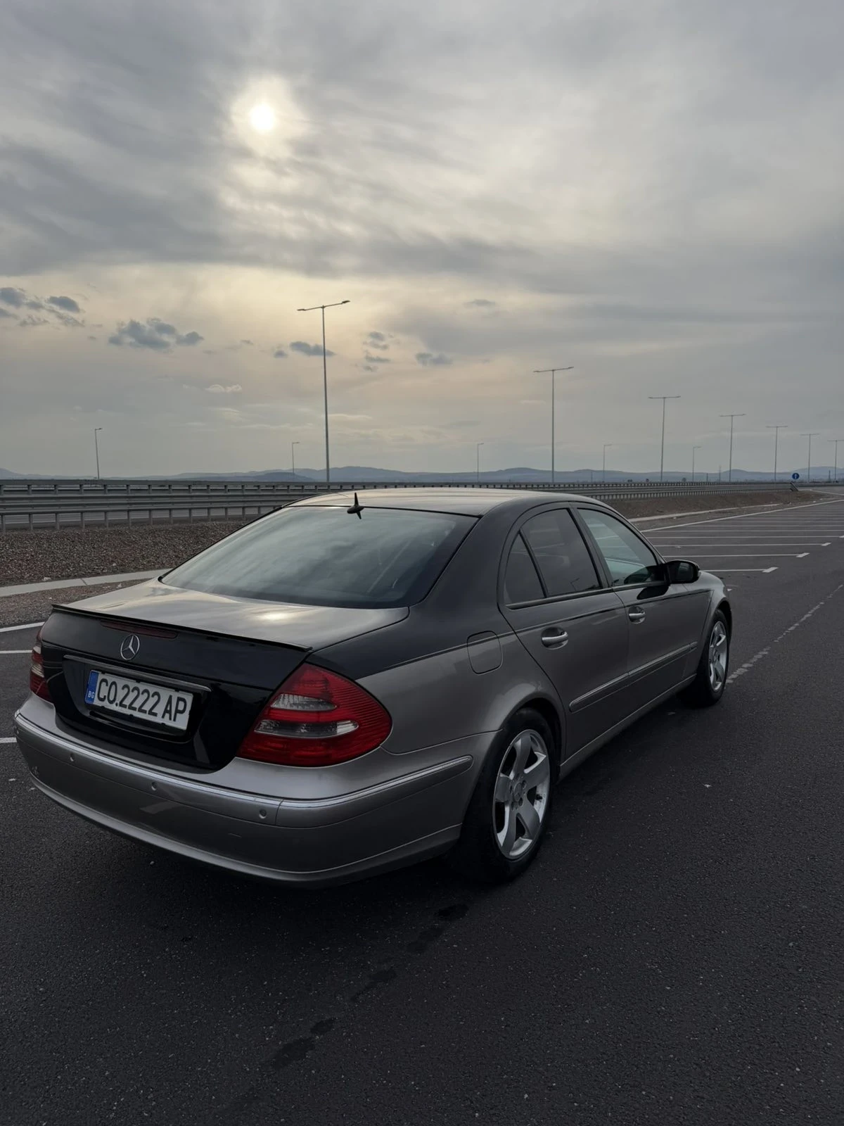 Mercedes-Benz E 220, снимка 4 - Автомобили и джипове - 53875135