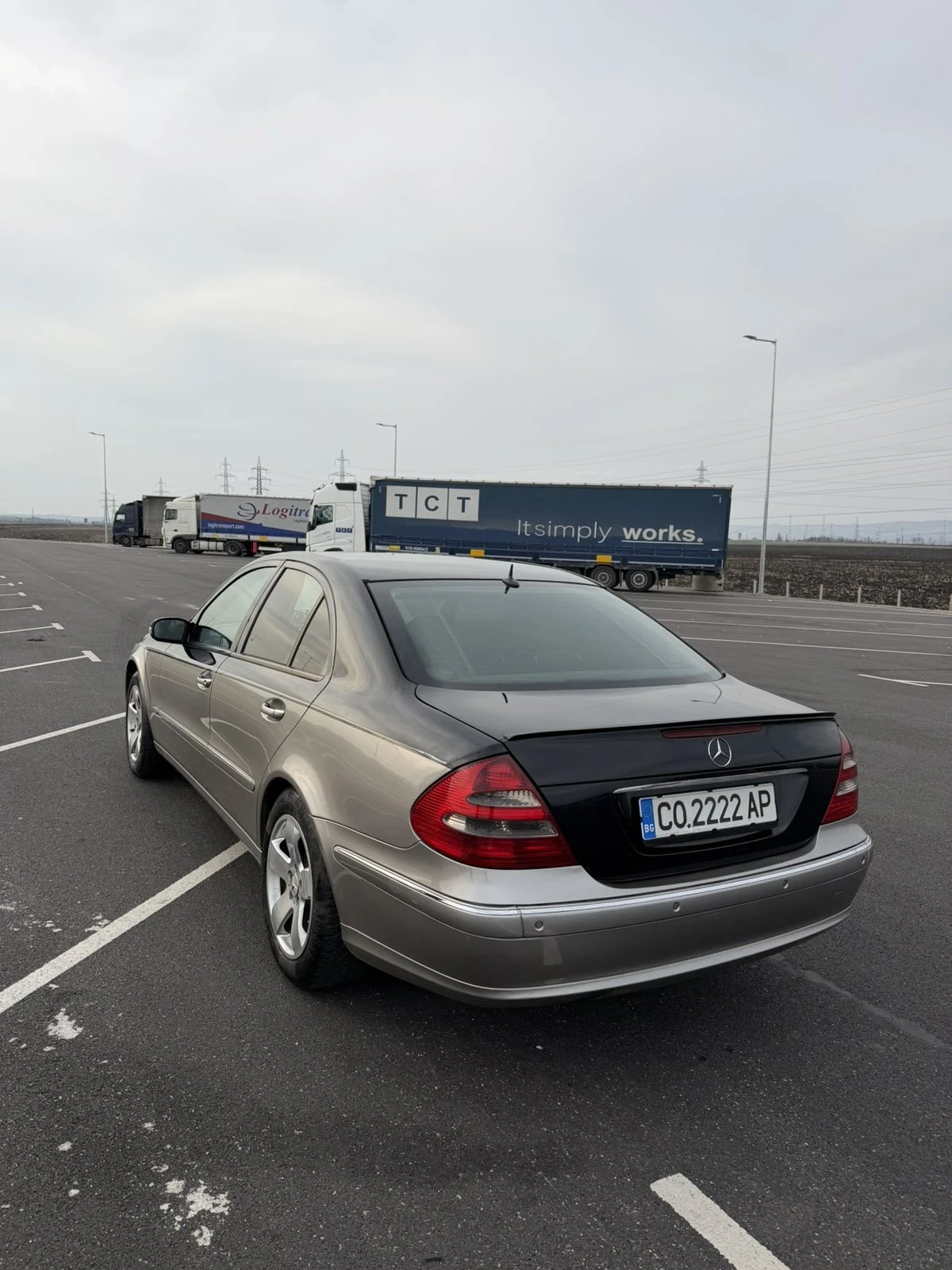 Mercedes-Benz E 220, снимка 2 - Автомобили и джипове - 53875135
