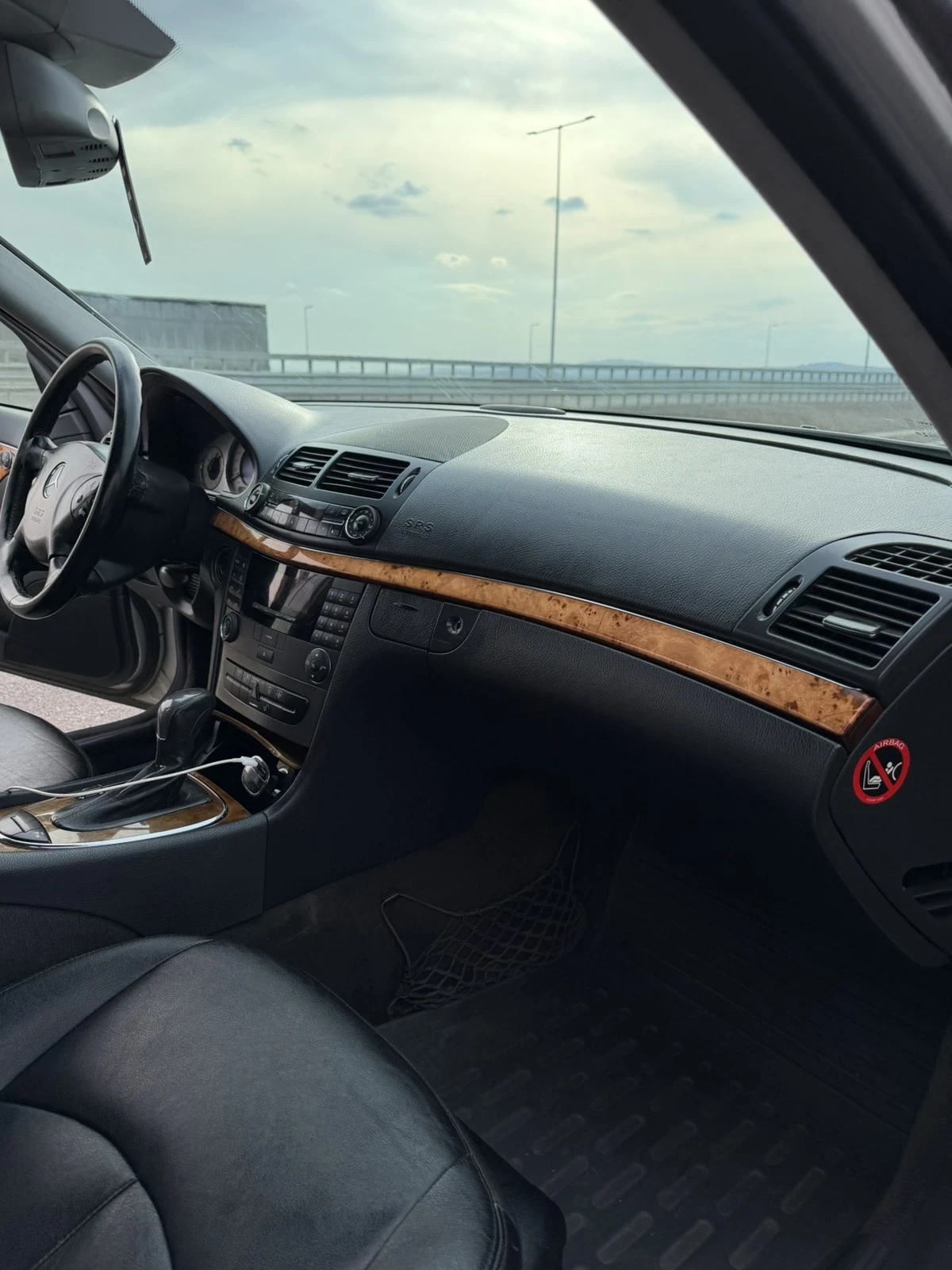 Mercedes-Benz E 220, снимка 14 - Автомобили и джипове - 53875135