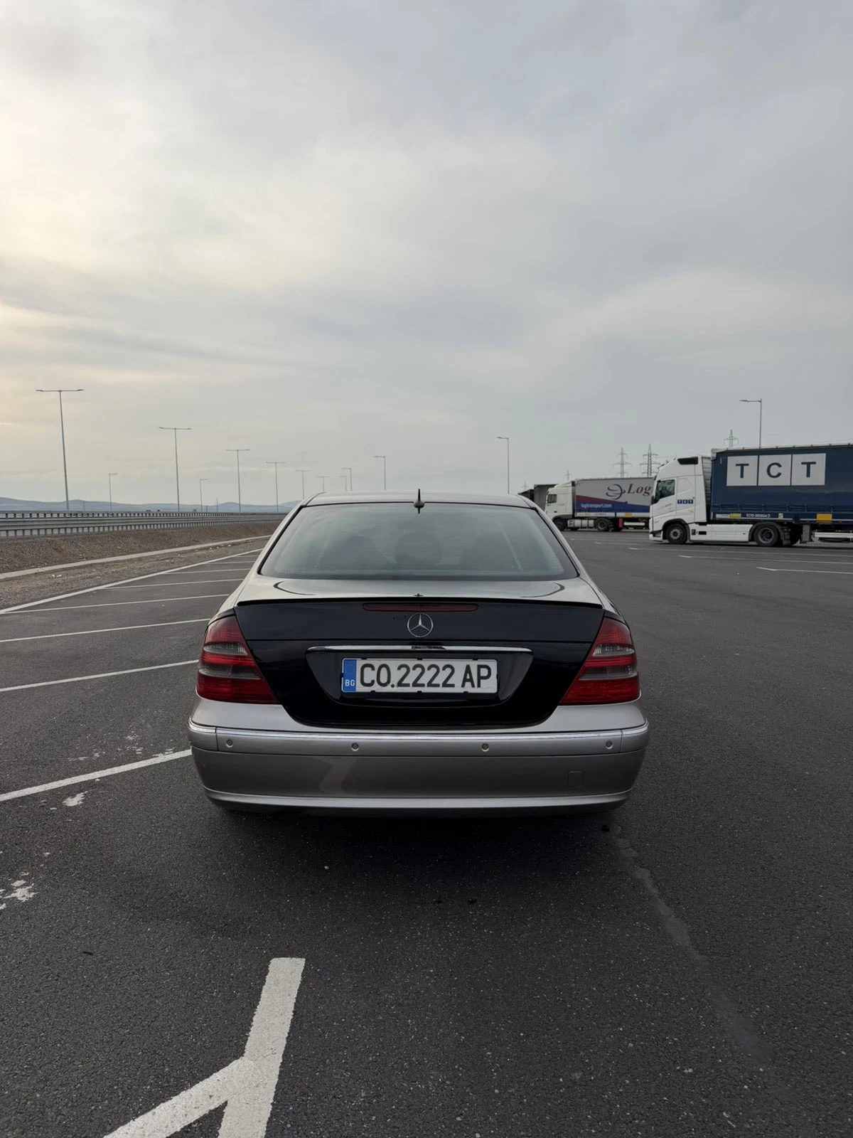 Mercedes-Benz E 220, снимка 5 - Автомобили и джипове - 53875135