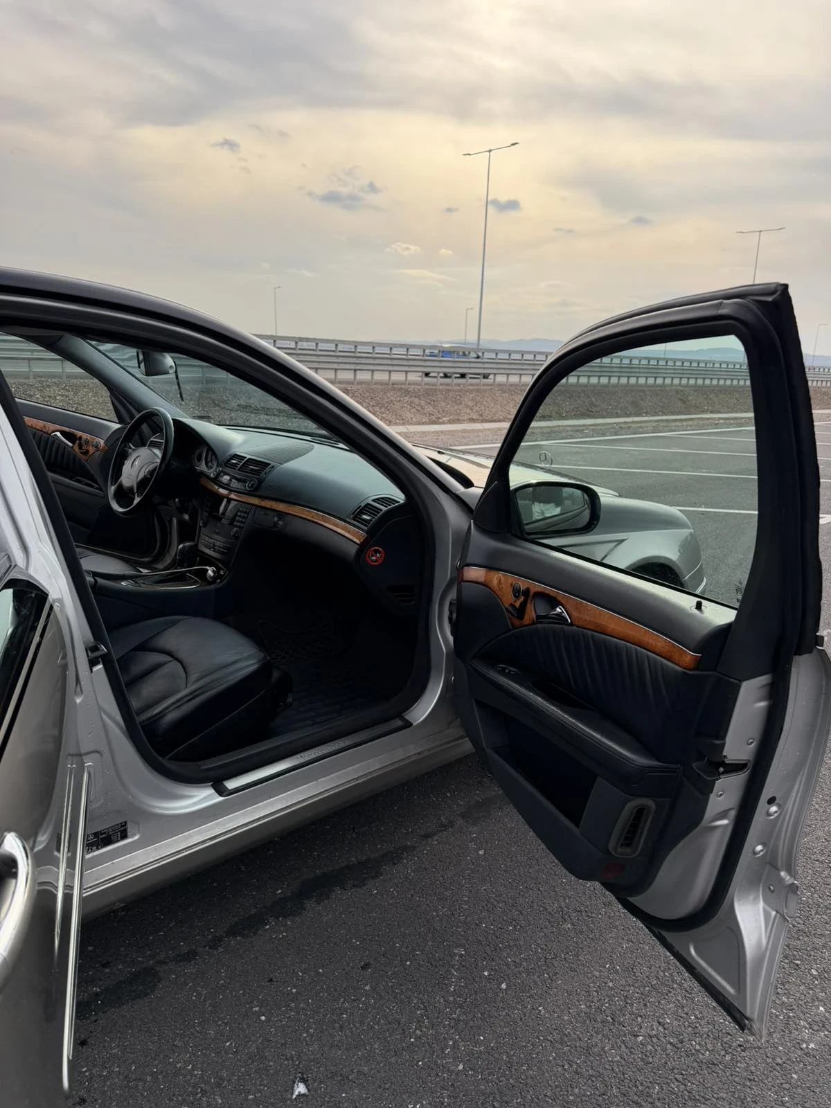 Mercedes-Benz E 220, снимка 15 - Автомобили и джипове - 53875135