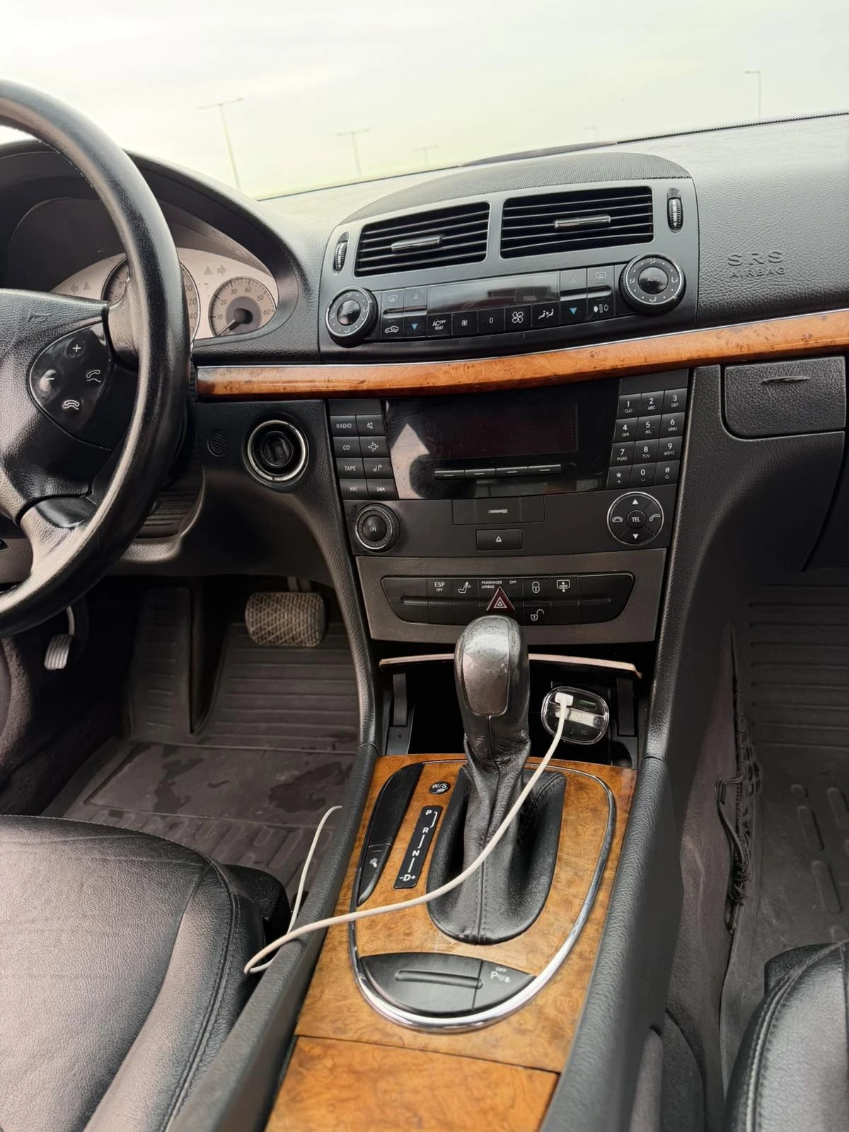 Mercedes-Benz E 220, снимка 12 - Автомобили и джипове - 53875135