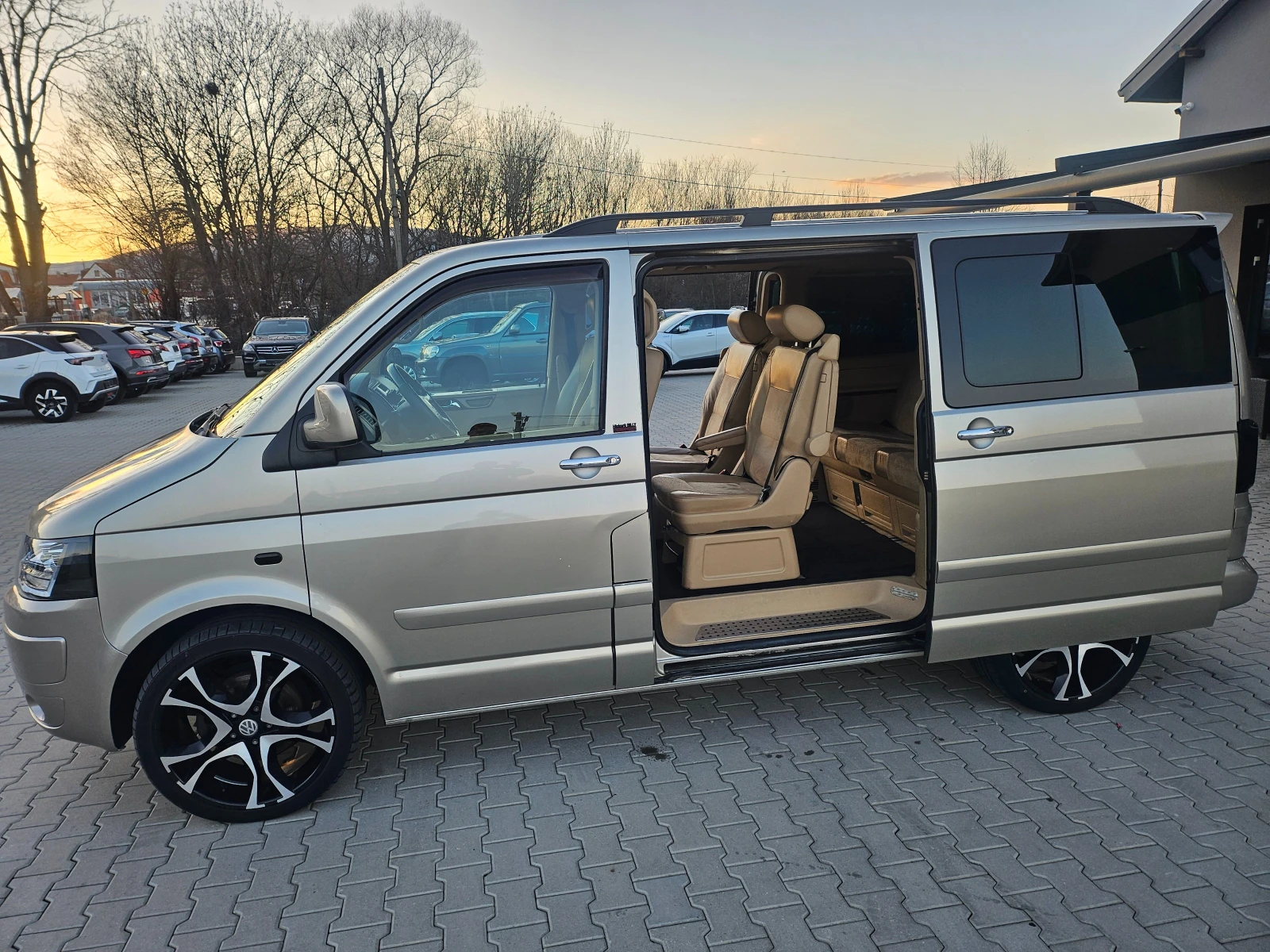 VW Multivan 2.5TDI, Full Led, Камера, Подгрев, Печка!, снимка 9 - Автомобили и джипове - 53971538