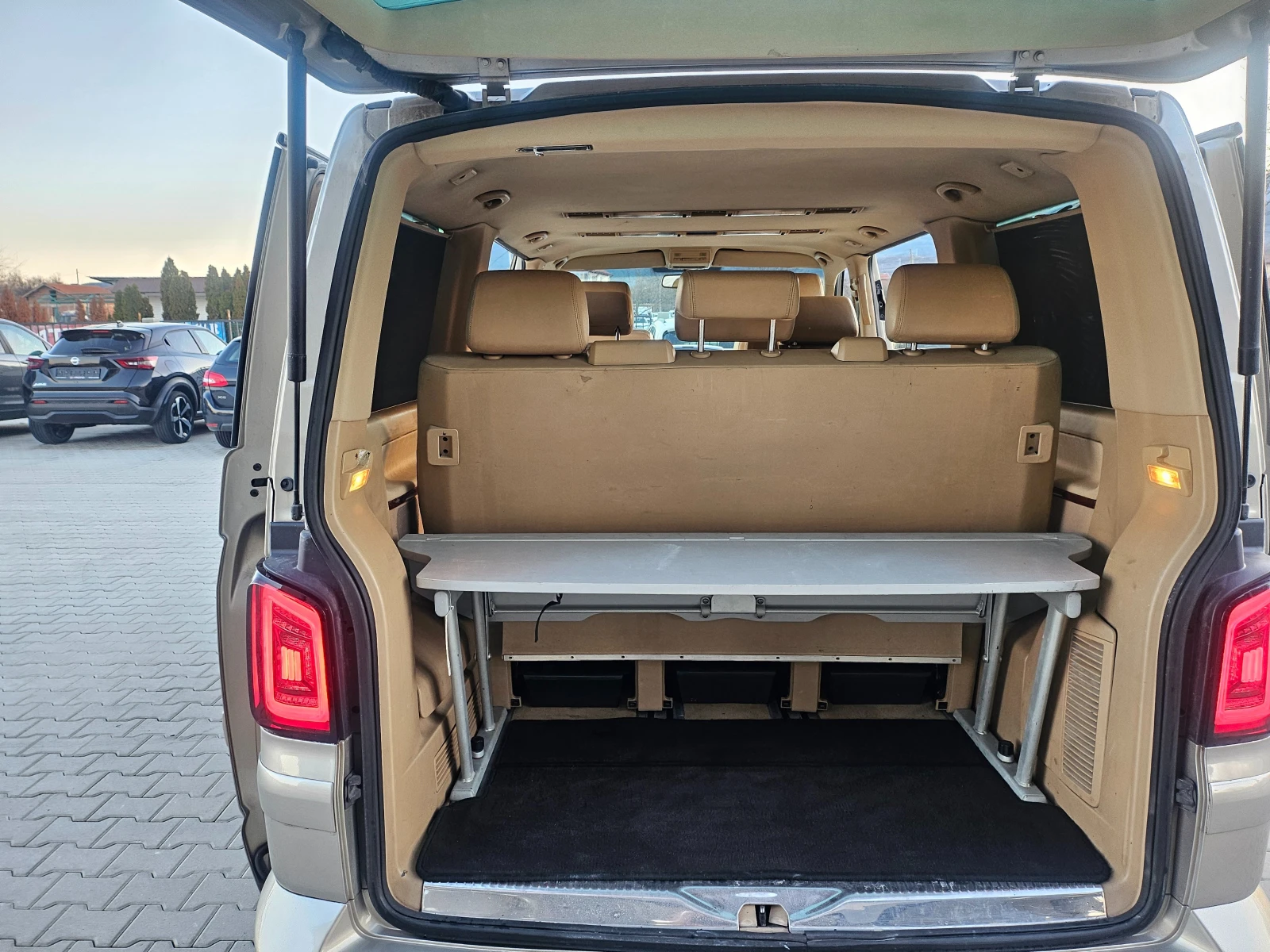 VW Multivan 2.5TDI, Full Led, Камера, Подгрев, Печка!, снимка 13 - Автомобили и джипове - 53971538