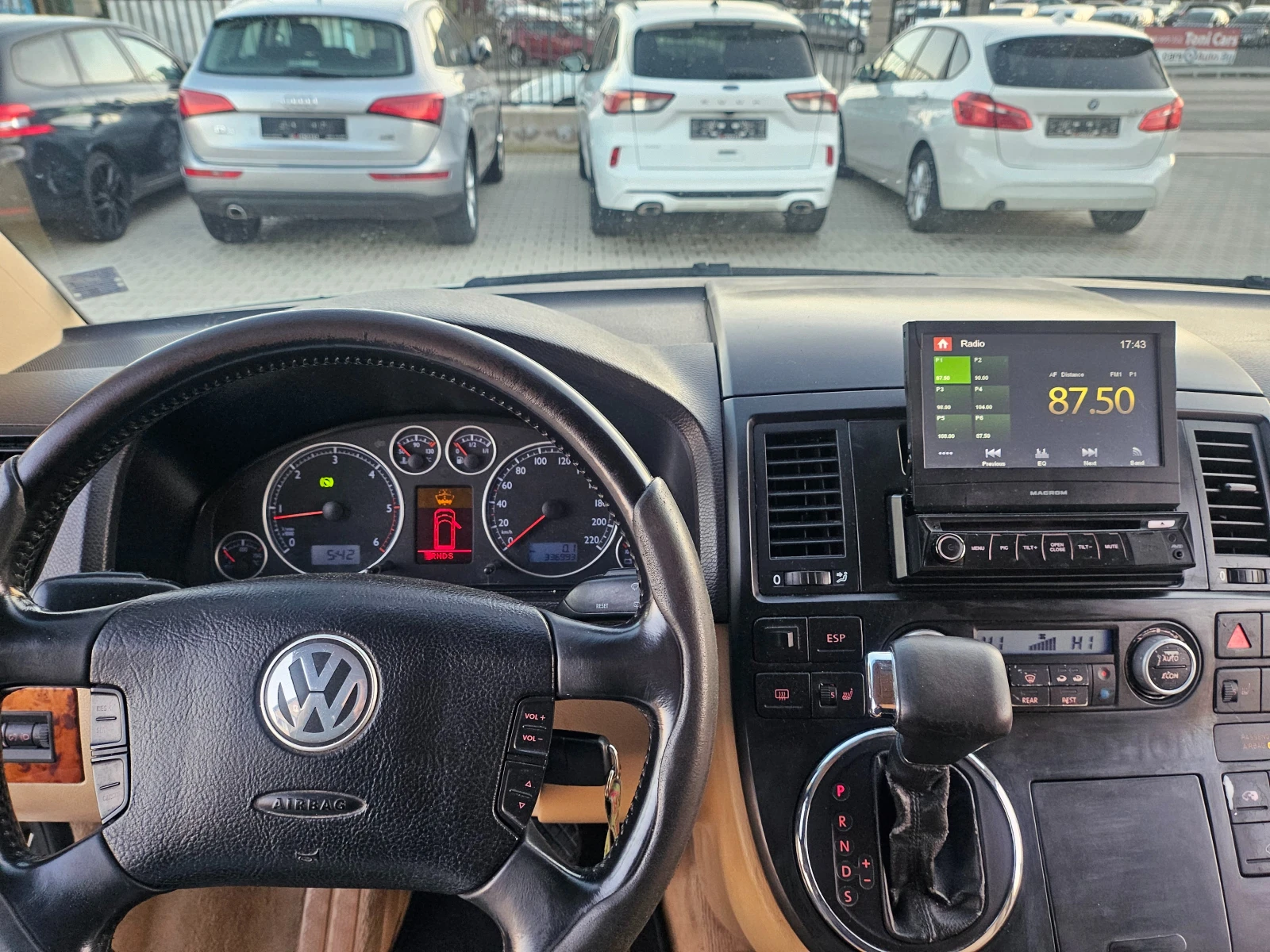 VW Multivan 2.5TDI, Full Led, Камера, Подгрев, Печка!, снимка 15 - Автомобили и джипове - 53971538
