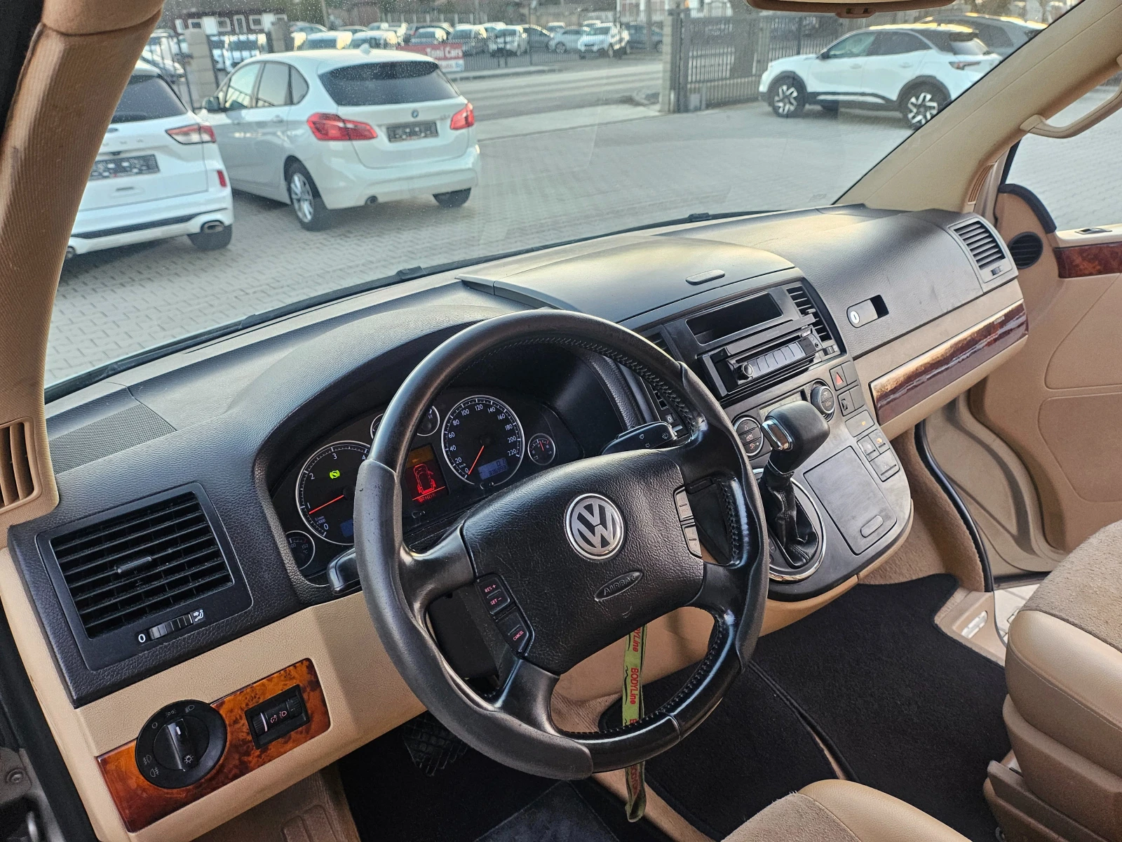 VW Multivan 2.5TDI, Full Led, Камера, Подгрев, Печка!, снимка 14 - Автомобили и джипове - 53971538
