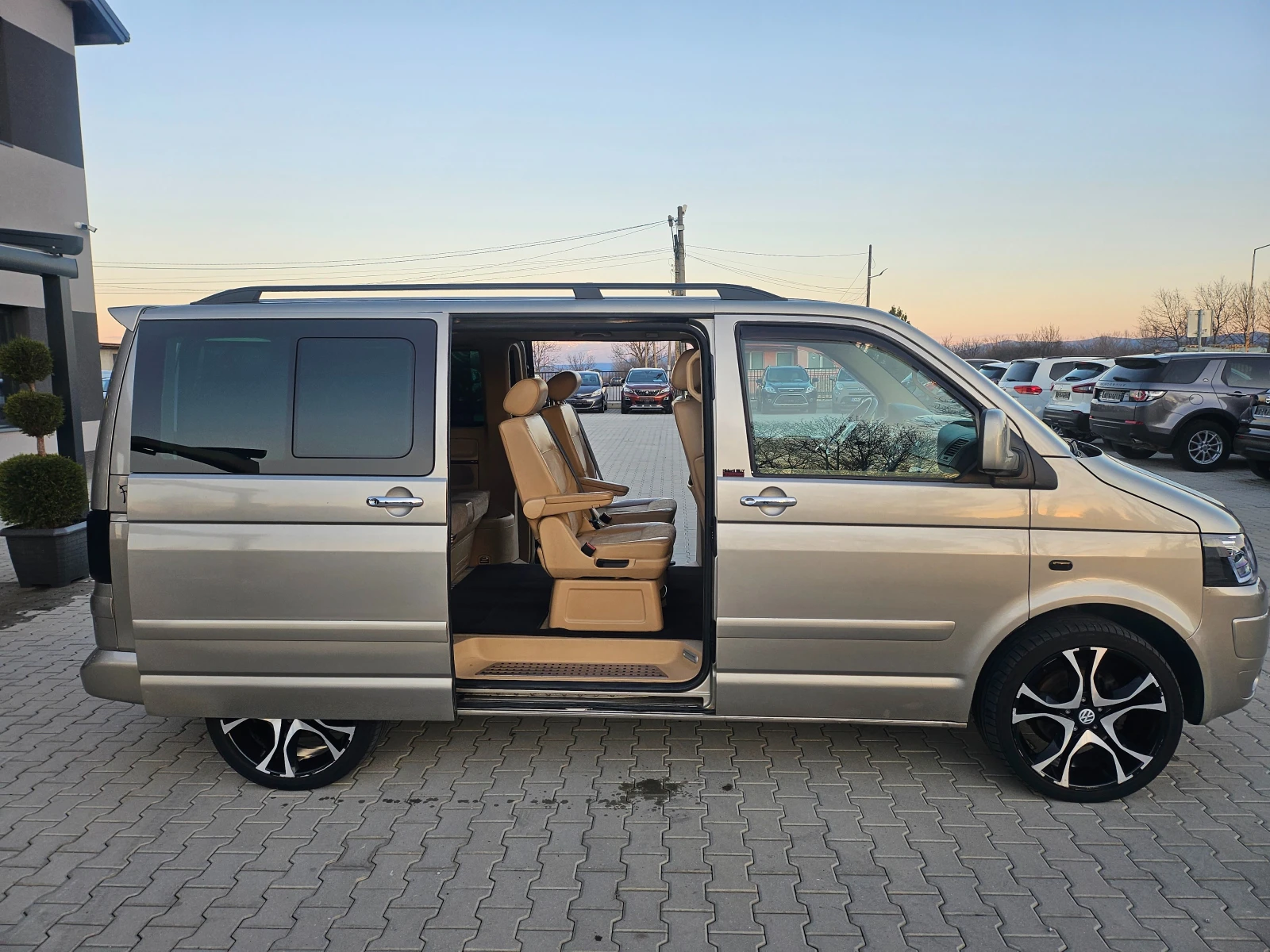 VW Multivan 2.5TDI, Full Led, Камера, Подгрев, Печка!, снимка 10 - Автомобили и джипове - 53971538