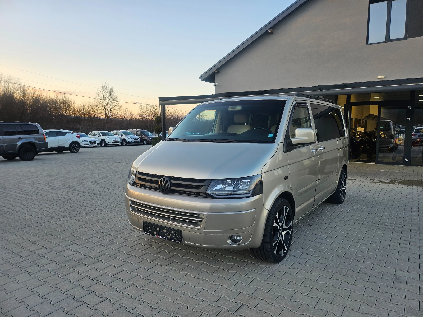 VW Multivan 2.5TDI, Full Led, Камера, Подгрев, Печка!, снимка 8 - Автомобили и джипове - 53971538