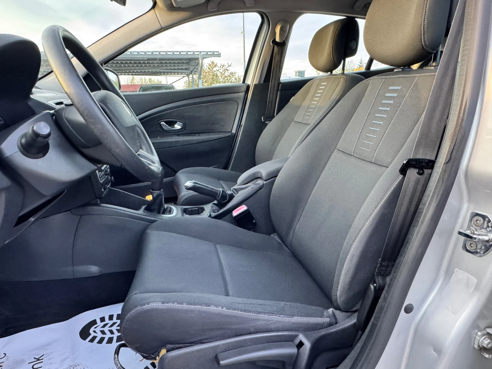 Renault Megane 1.6i , снимка 7 - Автомобили и джипове - 54335744